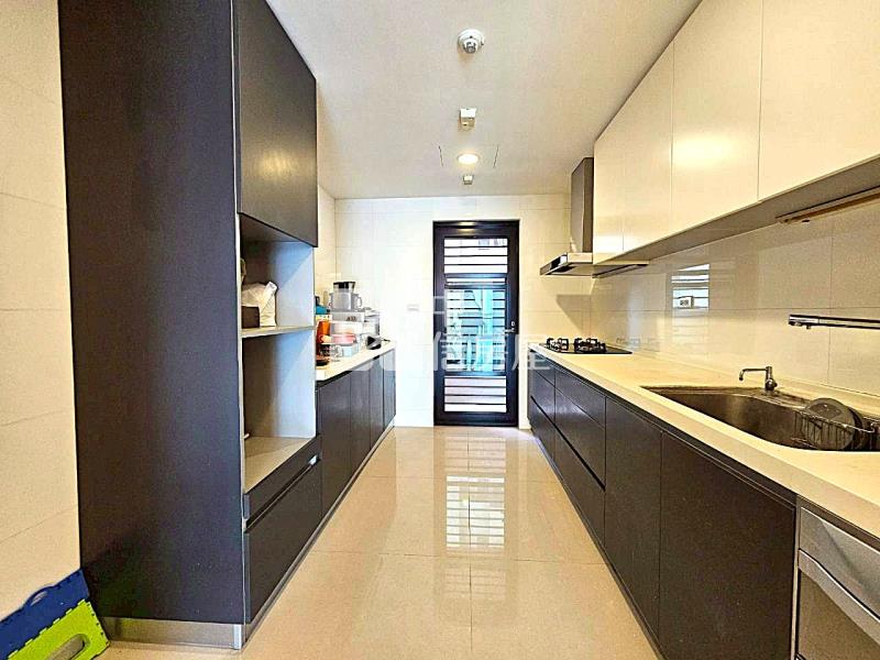 日出登陽正11期指標高樓四房雙車房屋室內格局與周邊環境