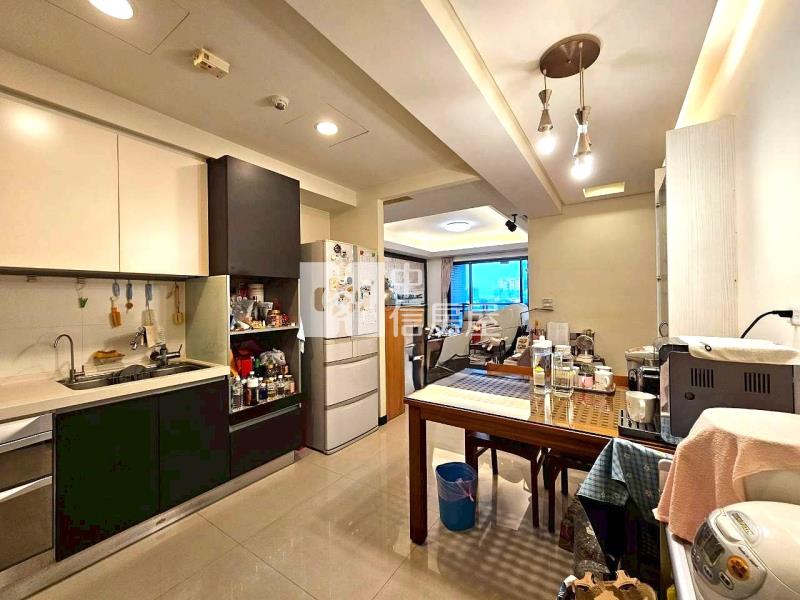 日出登陽正11期指標三房平車房屋室內格局與周邊環境