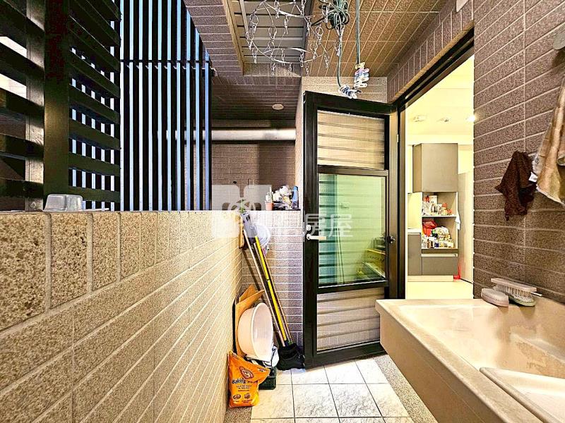 日出登陽正11期指標三房平車房屋室內格局與周邊環境