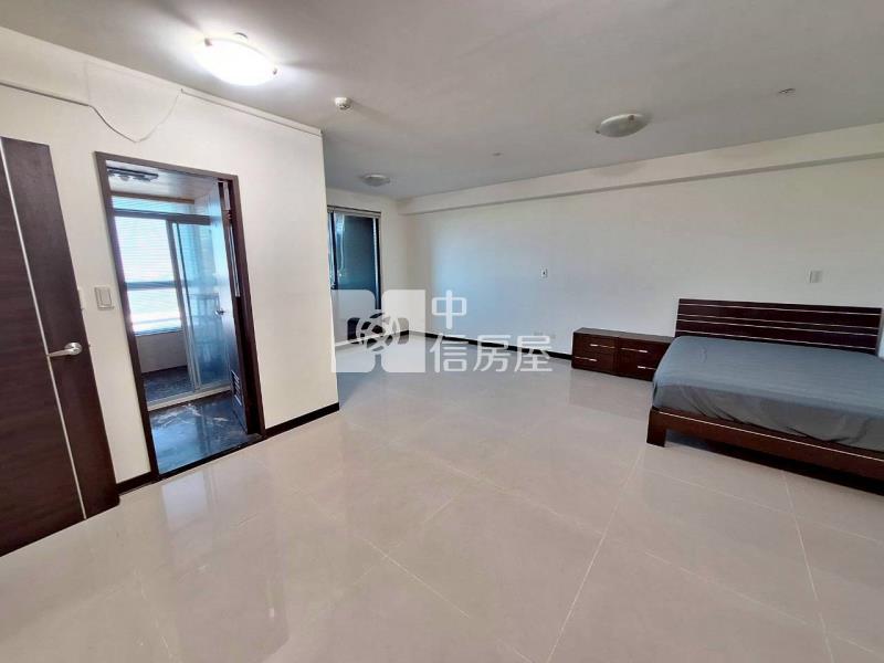 世紀凱悦四房3衛雙車位房屋室內格局與周邊環境