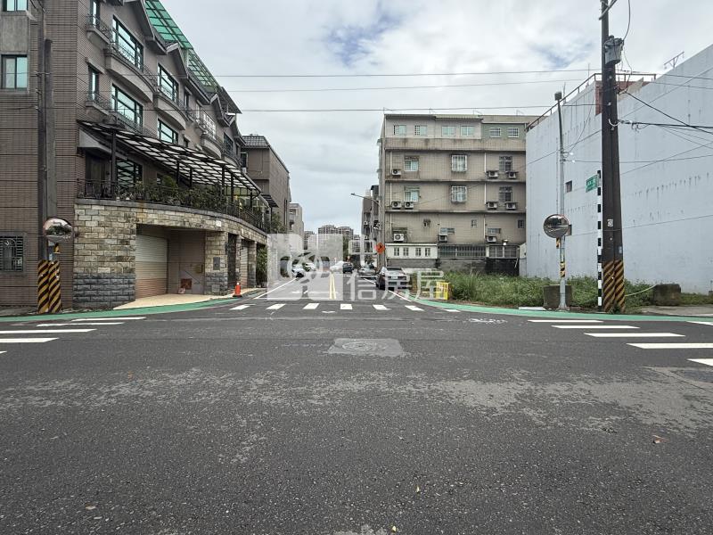 大溪埔頂重劃區雙面臨路建地房屋室內格局與周邊環境
