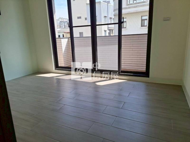 崇善十一街全整新車庫透天房屋室內格局與周邊環境