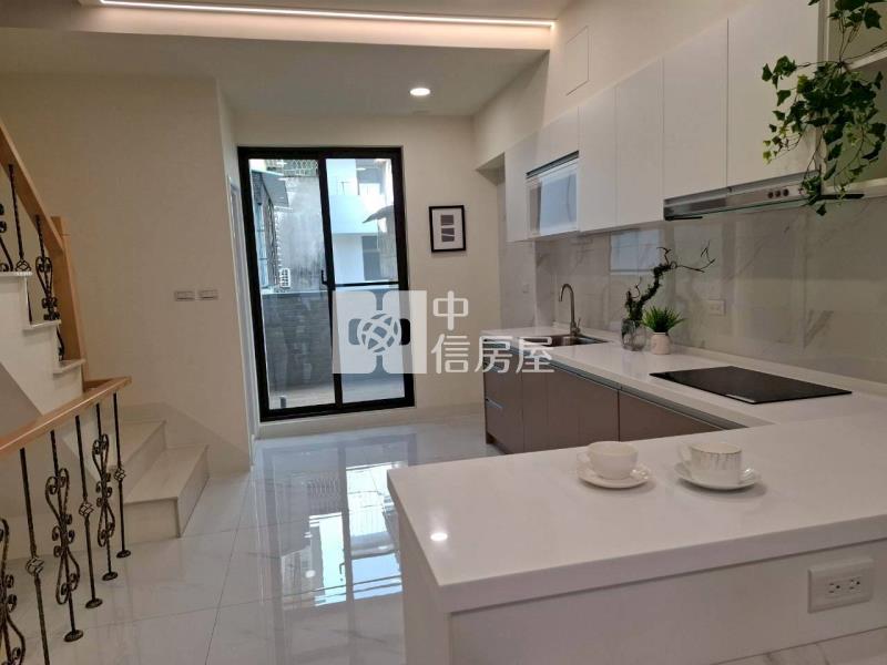 崇善十一街全整新車庫透天房屋室內格局與周邊環境