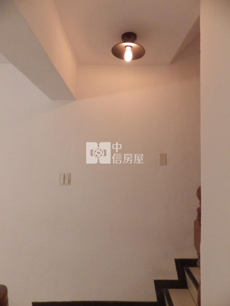 平實公園旁雙車庫別墅房屋室內格局與周邊環境