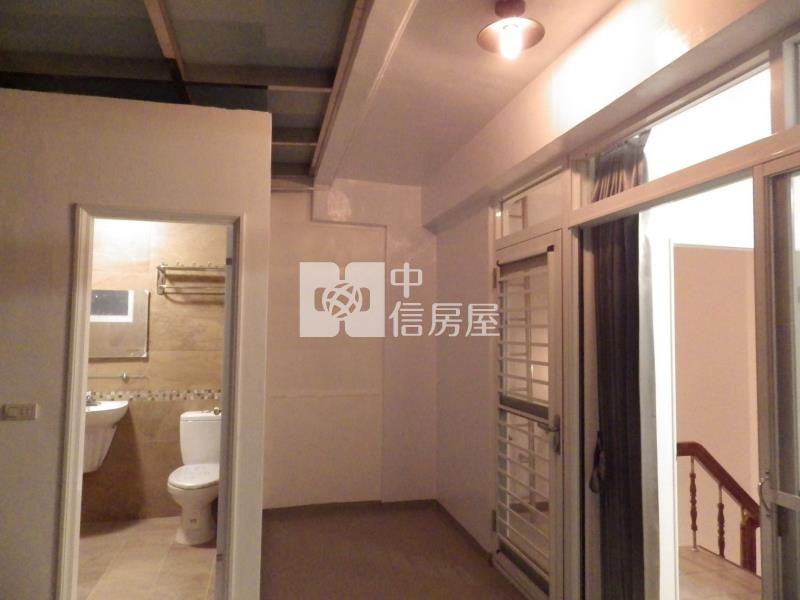 平實公園旁雙車庫別墅房屋室內格局與周邊環境