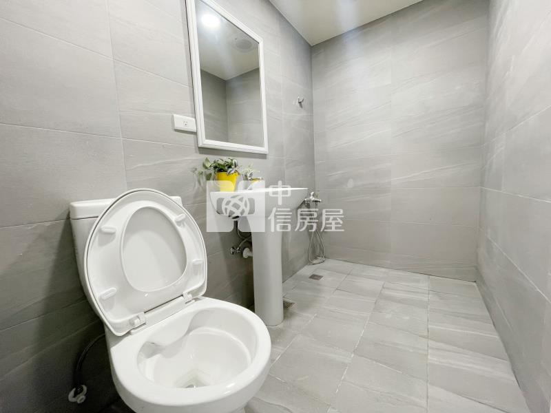 藝文中心全新整理入門玄關三房美寓+平車房屋室內格局與周邊環境