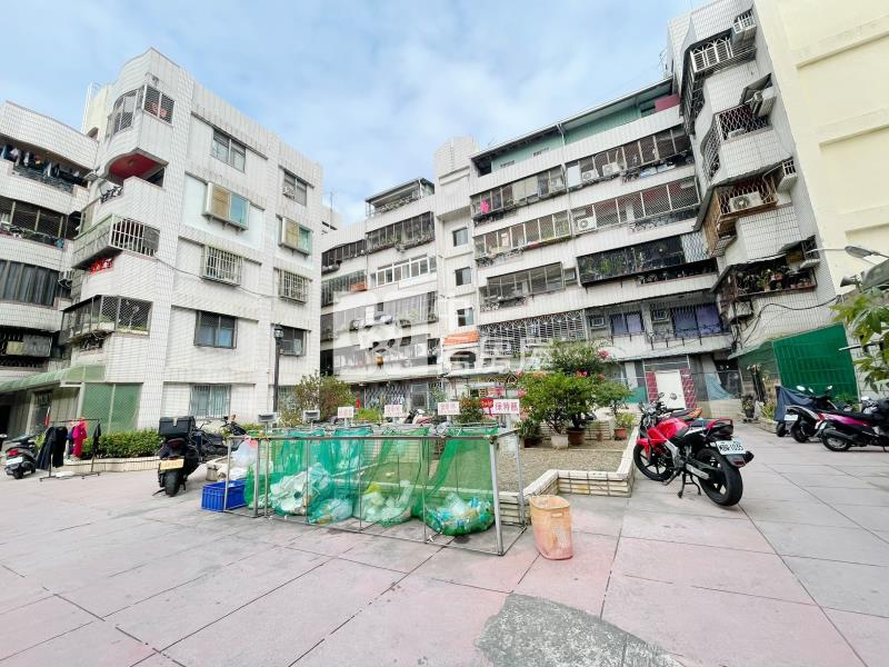 藝文中心全新整理入門玄關三房美寓+平車房屋室內格局與周邊環境