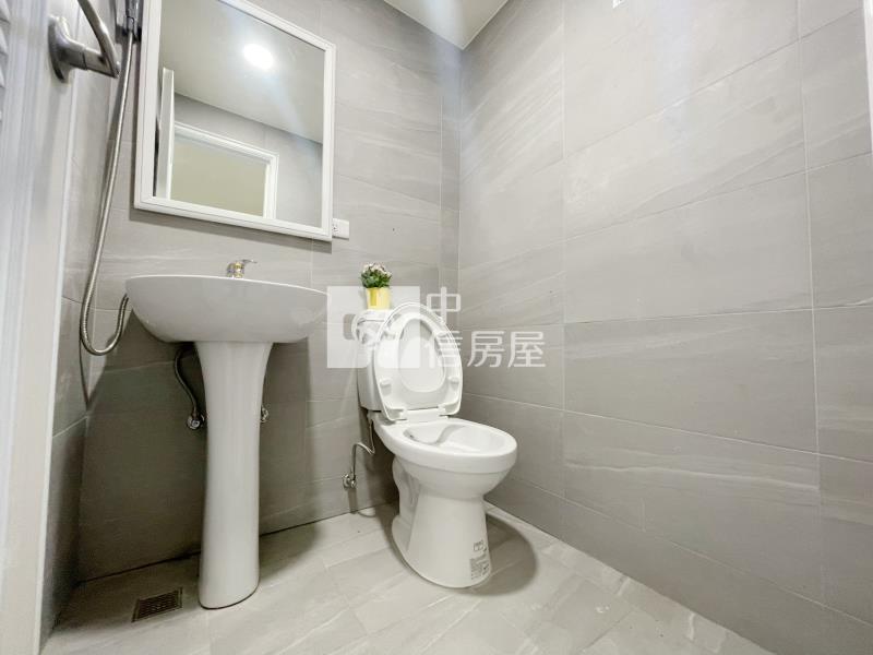 藝文中心全新整理入門玄關三房美寓+平車房屋室內格局與周邊環境