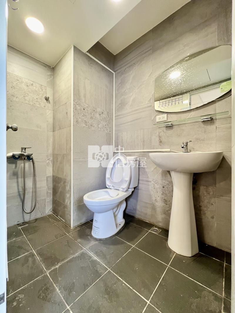 中興商圈4+5樓收租8套美寓房屋室內格局與周邊環境