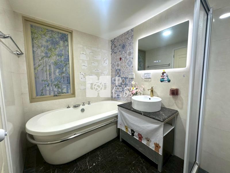 市政府旁三房精裝小豪宅房屋室內格局與周邊環境