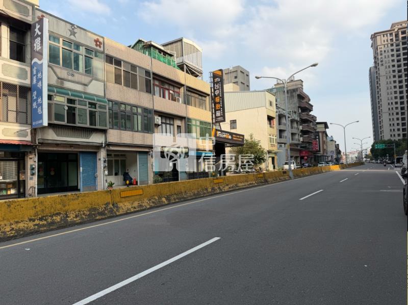 竹北臨路大面寬三角店面房屋室內格局與周邊環境