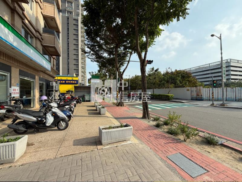 竹北臨路大面寬三角店面房屋室內格局與周邊環境