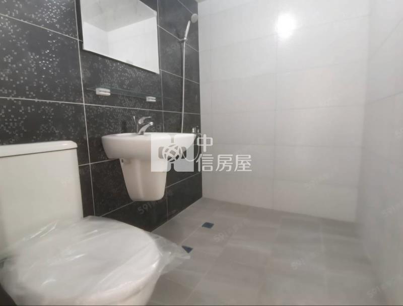 屏東市區近雙百貨整新套房房屋室內格局與周邊環境