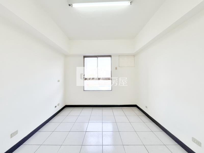 左右逢源3房車位房屋室內格局與周邊環境