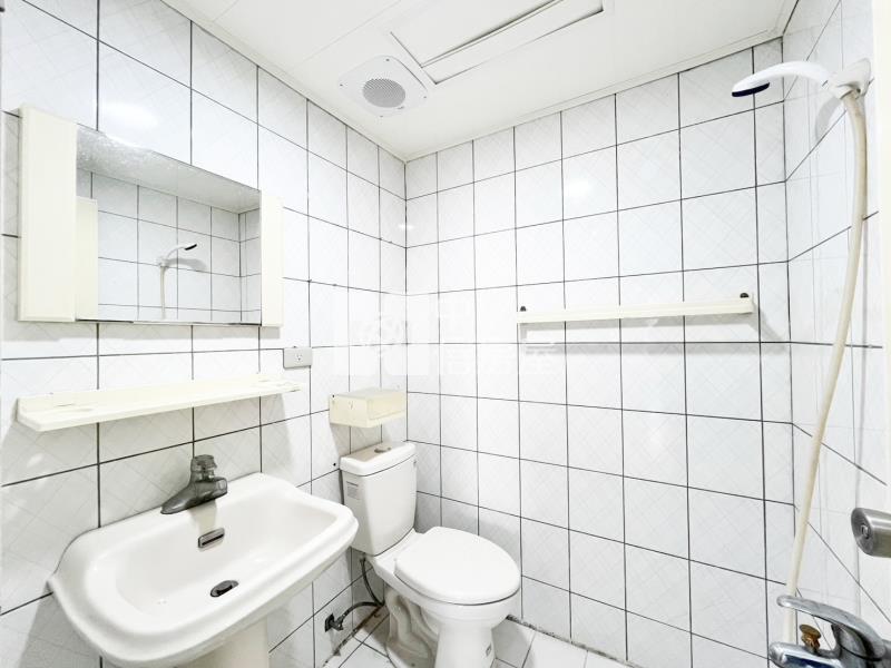 左右逢源3房車位房屋室內格局與周邊環境