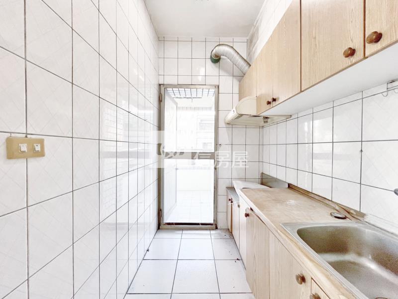 左右逢源3房車位房屋室內格局與周邊環境