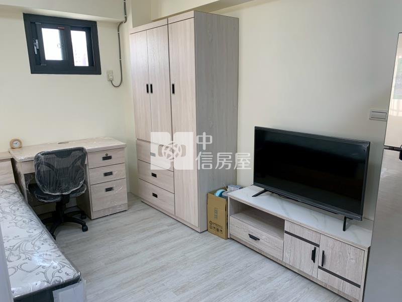 水湳經貿電梯大套房美廈房屋室內格局與周邊環境