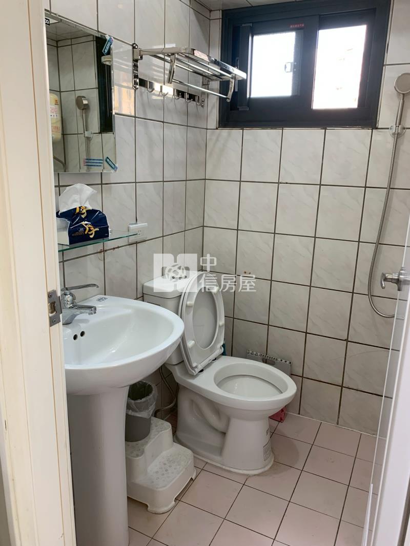 水湳經貿電梯大套房美廈房屋室內格局與周邊環境