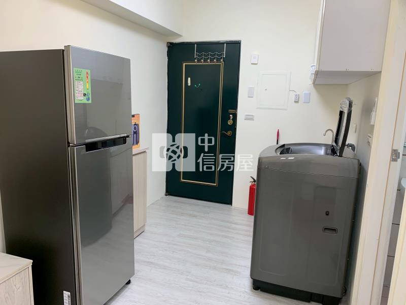 水湳經貿電梯大套房美廈房屋室內格局與周邊環境