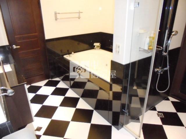 景賢公園朝南雙車位電梯大豪墅房屋室內格局與周邊環境