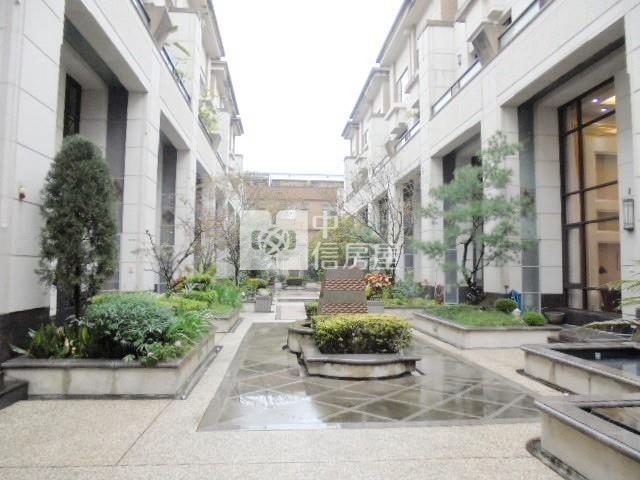 景賢公園朝南雙車位電梯大豪墅房屋室內格局與周邊環境