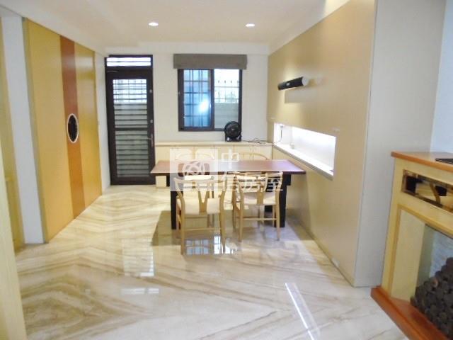 景賢公園朝南雙車位電梯大豪墅房屋室內格局與周邊環境