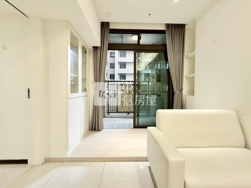 微笑雲品1+1房平車房屋室內格局與周邊環境