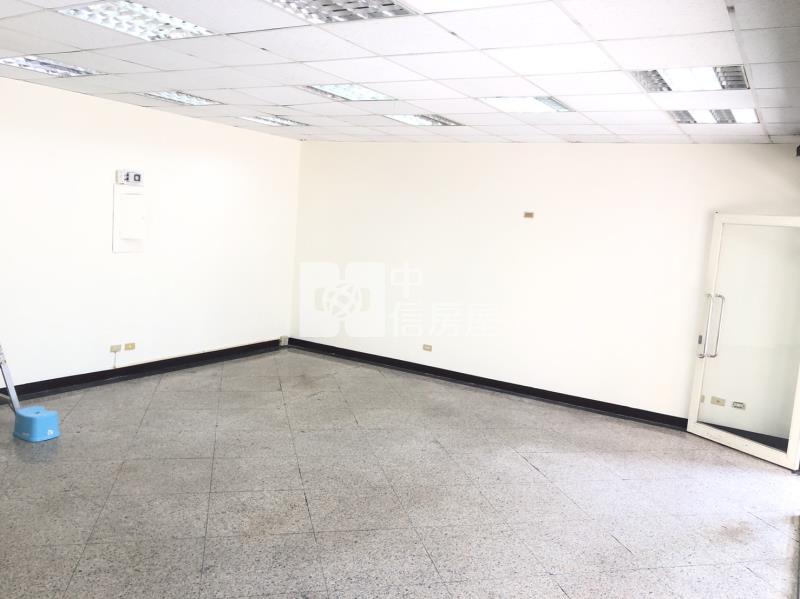 桃園春日路金店面房屋室內格局與周邊環境