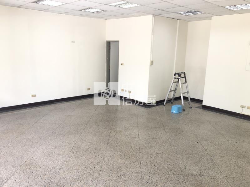 桃園春日路金店面房屋室內格局與周邊環境