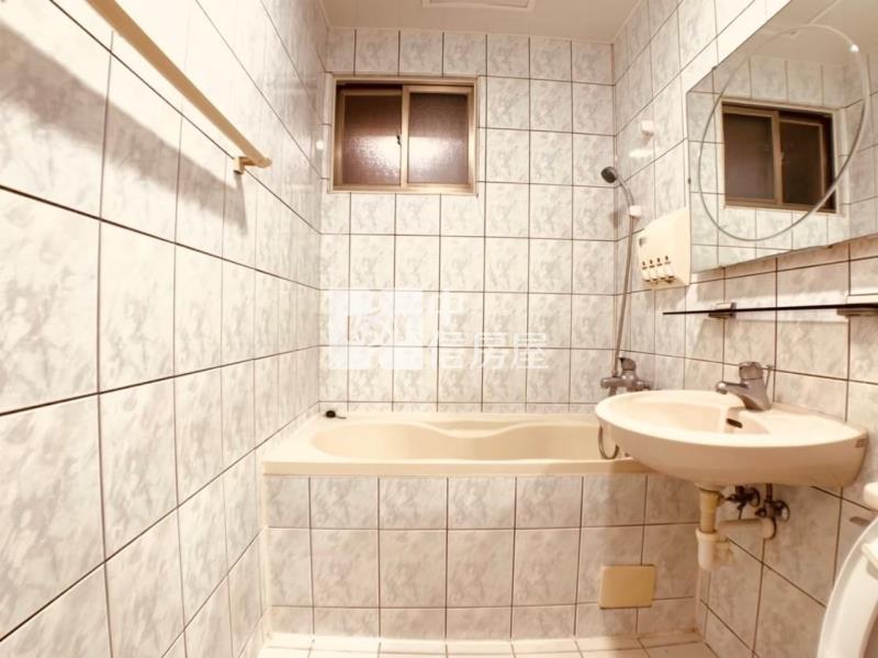 武陵高中.愛買.中山國小冠桃園三房車房屋室內格局與周邊環境