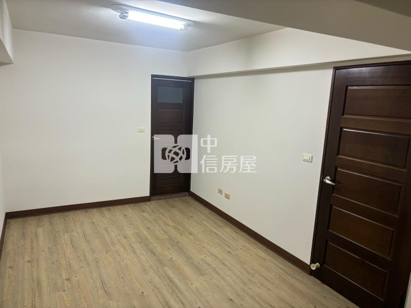 小新營特大地坪物美平車墅房屋室內格局與周邊環境