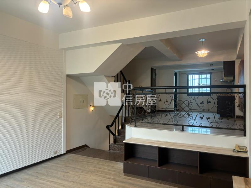 小新營特大地坪物美平車墅房屋室內格局與周邊環境