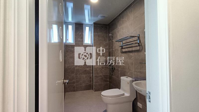 經武商圈翻新美透天房屋室內格局與周邊環境