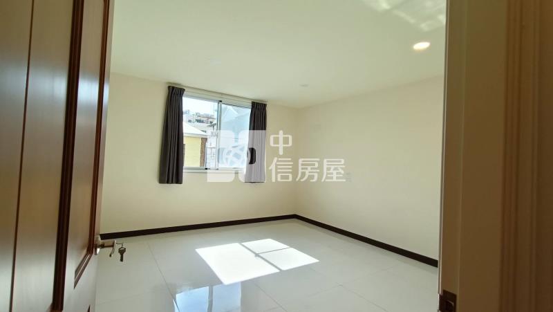 經武商圈翻新美透天房屋室內格局與周邊環境