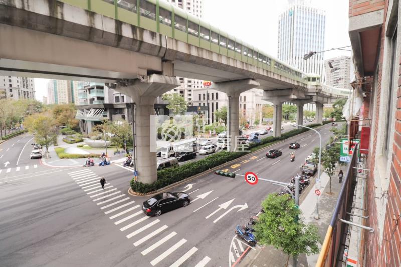 文心經典市政府捷運站旁商辦房屋室內格局與周邊環境