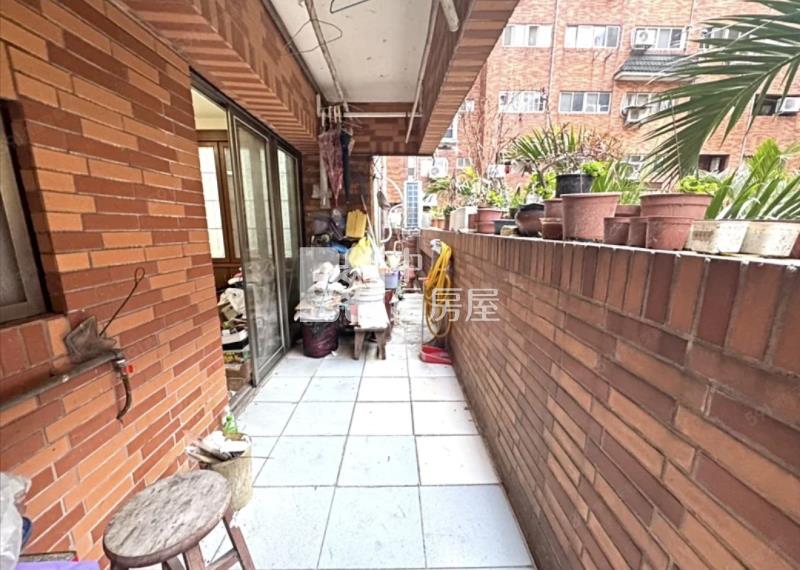 中壢林森國小樓中樓四房+平面車位房屋室內格局與周邊環境