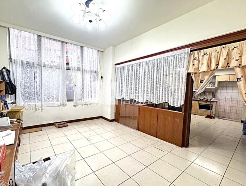 中壢林森國小樓中樓四房+平面車位房屋室內格局與周邊環境