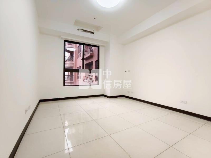 桃園後站善美館景觀四房雙車位房屋室內格局與周邊環境