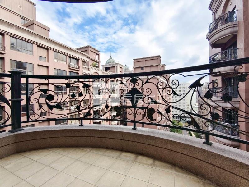 桃園後站善美館景觀四房雙車位房屋室內格局與周邊環境