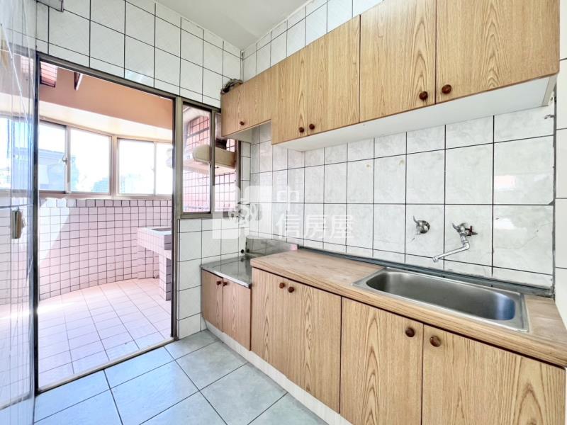 左右逢源3房平車露台戶房屋室內格局與周邊環境