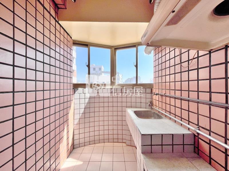 左右逢源3房平車露台戶房屋室內格局與周邊環境