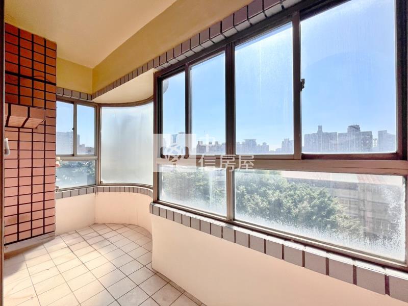 左右逢源3房平車露台戶房屋室內格局與周邊環境