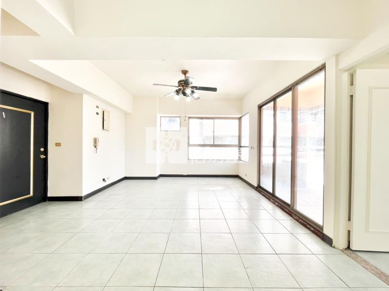 左右逢源3房平車露台戶房屋室內格局與周邊環境