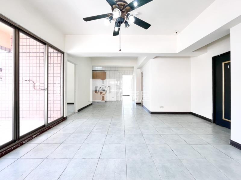 左右逢源3房平車露台戶房屋室內格局與周邊環境