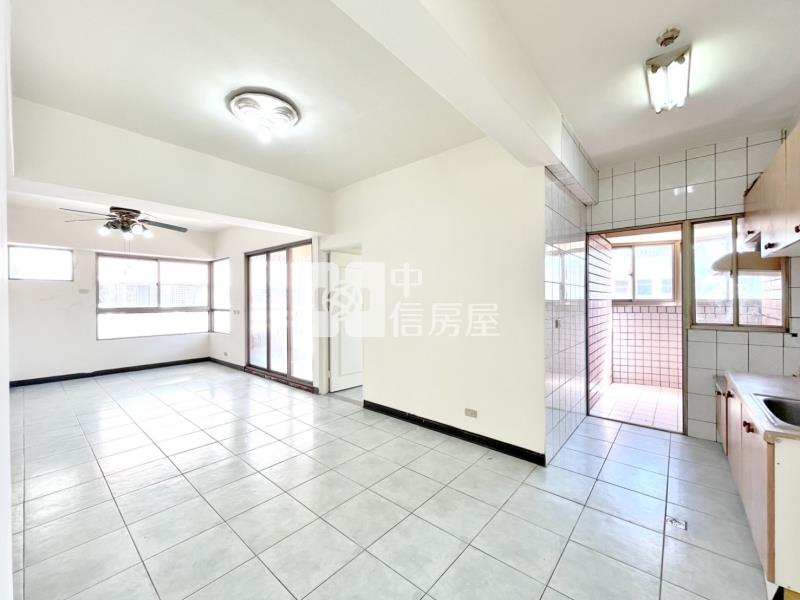 左右逢源3房平車露台戶房屋室內格局與周邊環境