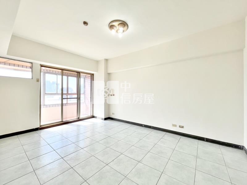 左右逢源3房平車露台戶房屋室內格局與周邊環境