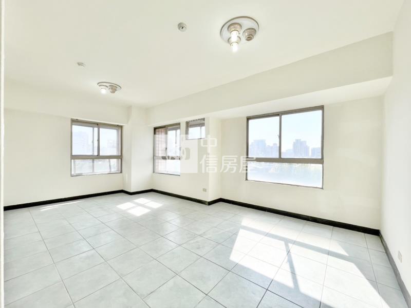 左右逢源3房平車露台戶房屋室內格局與周邊環境