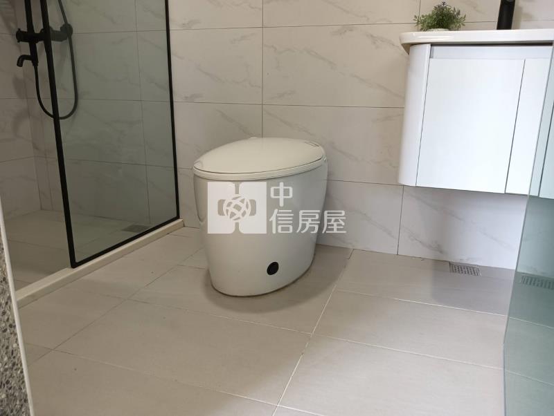 鳳山新甲國小衛武營公寓二樓翻新宅房屋室內格局與周邊環境