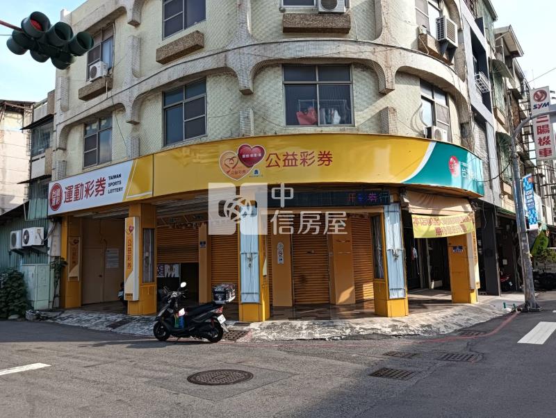 鳳山新甲國小衛武營公寓二樓翻新宅房屋室內格局與周邊環境