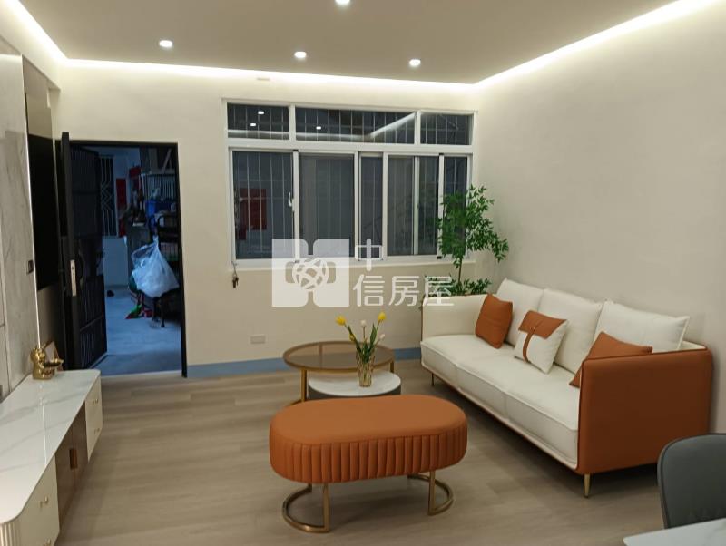 鳳山新甲國小衛武營公寓二樓翻新宅房屋室內格局與周邊環境